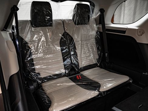 New 2026 Land Rover Discovery S image 49