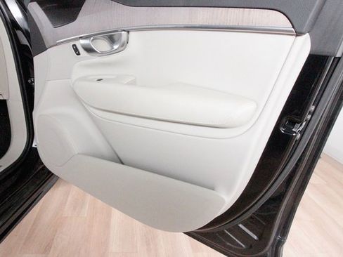 Certified 2024 Volvo XC90 B6 Plus image 20