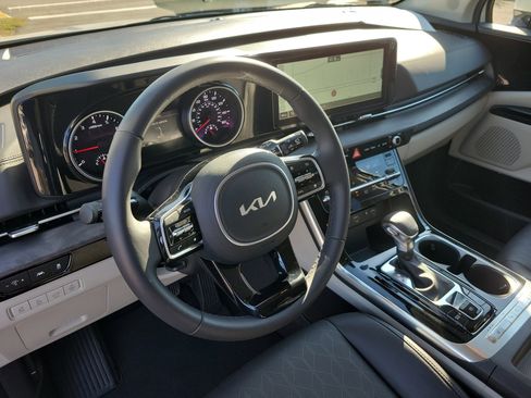 Certified 2024 Kia Carnival EX image 23