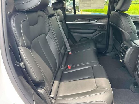 New 2026 Jeep Grand Cherokee Limited RWD image 23