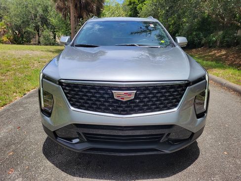 Used 2025 Cadillac XT4 Premium Luxury FWD image 2