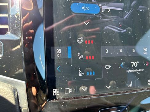 Certified 2024 Volvo XC90 T8 Ultimate w/ Protection Package Premier image 14