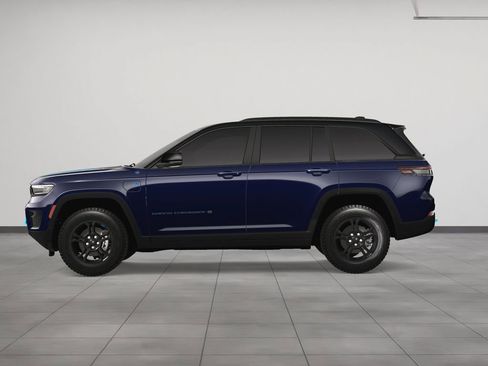 New 2024 Jeep Grand Cherokee Trailhawk w/ Advanced Protech Group II image 3
