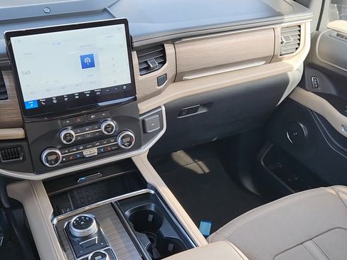 Used 2024 Ford Expedition Limited image 28