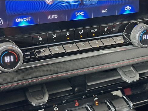 Used 2023 Chevrolet Colorado Z71 w/ Z71 Convenience Package 2 image 26