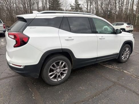 Certified 2024 GMC Terrain SLT image 3