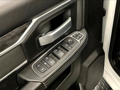 Used 2024 RAM 2500 Big Horn AWD/4WD image 38