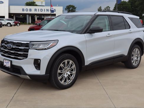 New 2026 Ford Explorer Active w/ Active Comfort Package AWD/4WD image 1