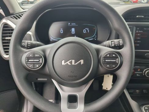 Used 2025 Kia Soul LX w/ LX Technology Package FWD image 28