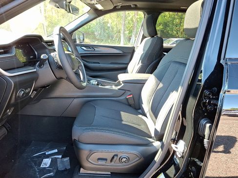 New 2025 Jeep Grand Cherokee Laredo X w/ Luxury Tech Group I image 9