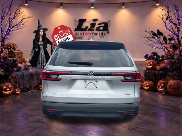 Used 2025 Toyota Grand Highlander AWD image 4