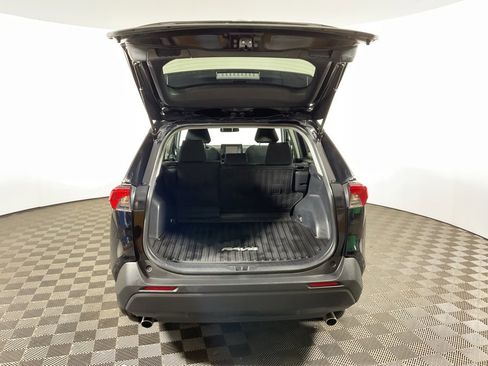 Used 2021 Toyota RAV4 LE image 12