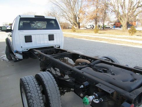 Used 2022 RAM 5500 Tradesman image 28