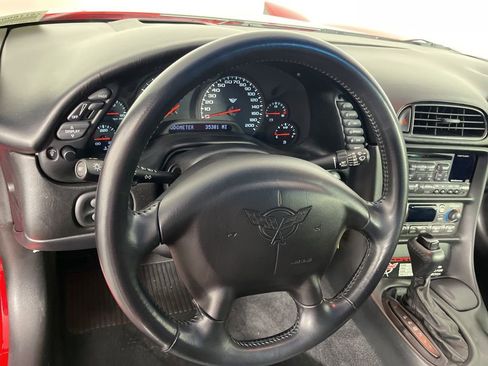 Used 1999 Chevrolet Corvette Coupe w/ Roof Pkg image 25