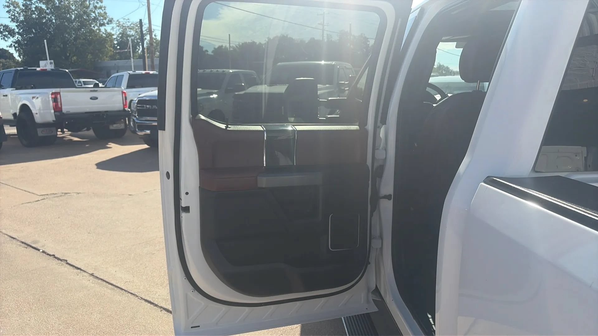 Used 2020 Ford F450 Platinum w/ FX4 Off-Road Package AWD/4WD image 18