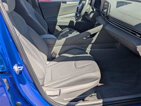 Used 2025 Hyundai Elantra Sport image 34