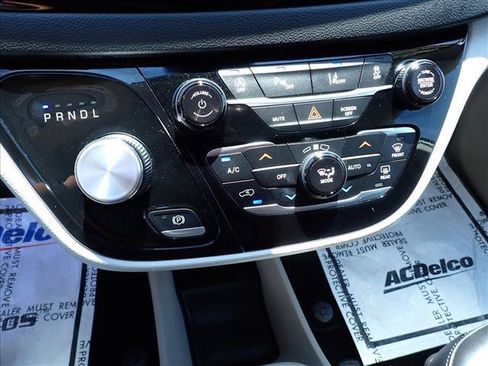Used 2024 Chrysler Pacifica Touring-L FWD image 24