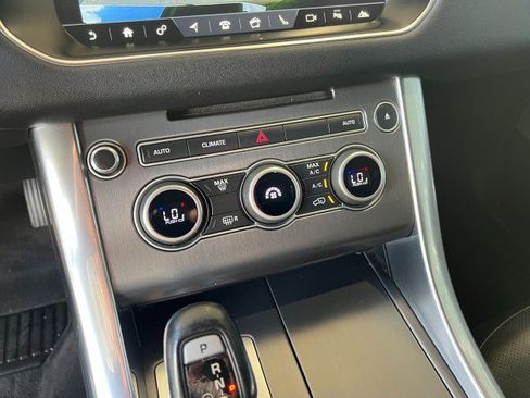 Used 2017 Land Rover Range Rover Sport SE image 21