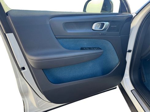 Certified 2022 Volvo C40 P8 Recharge Ultimate image 10