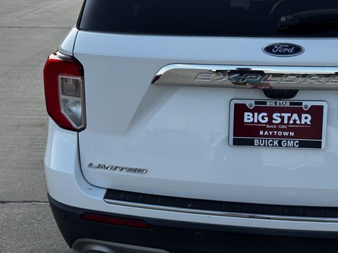 Used 2022 Ford Explorer Limited w/ Equipment Group 301A RWD image 11