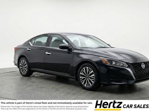Used 2025 Nissan Altima 2.5 SV image 1