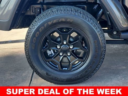 Used 2021 Jeep Gladiator Willys image 37