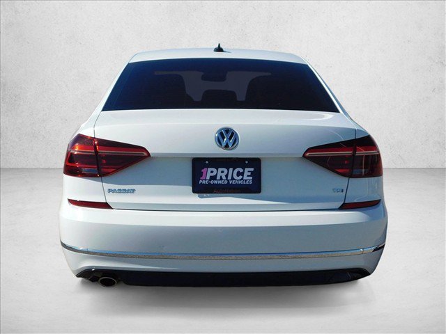 Used 2018 Volkswagen Passat 2.0T R-Line w/ R-Line Lighting Package FWD image 12