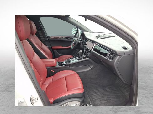 Used 2023 Porsche Macan AWD/4WD image 11