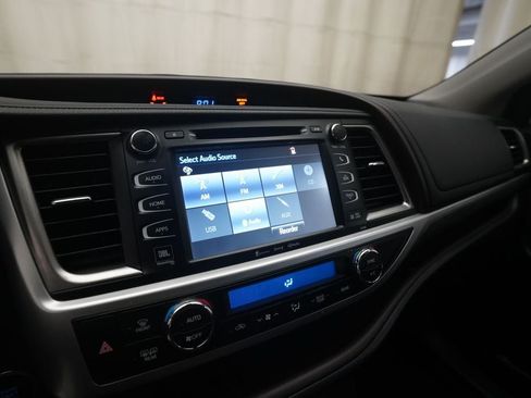 Used 2017 Toyota Highlander Limited AWD/4WD image 6