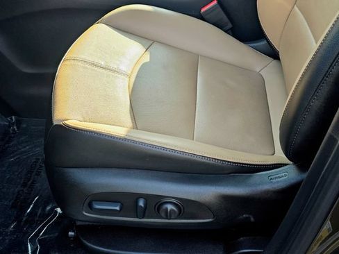 Used 2023 Chevrolet Equinox Premier FWD image 18