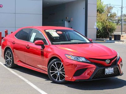 Used 2019 Toyota Camry SE w/ Carpet Mat Package