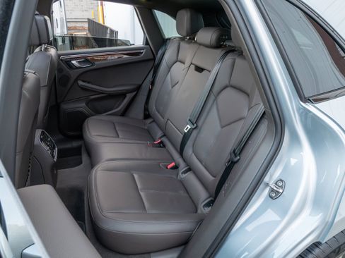 Used 2023 Porsche Macan image 37