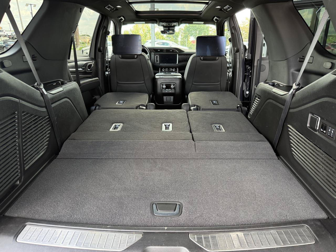 Used 2024 GMC Yukon Denali w/ Advanced Technology Package AWD/4WD image 52