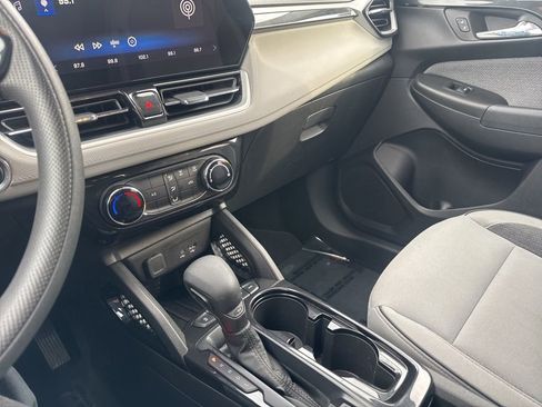 Used 2025 Chevrolet TrailBlazer LT image 47