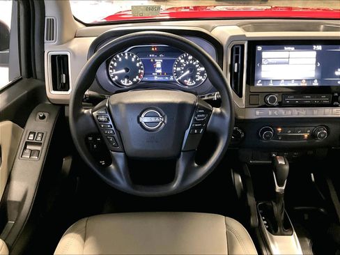 Used 2025 Nissan Frontier SV image 17