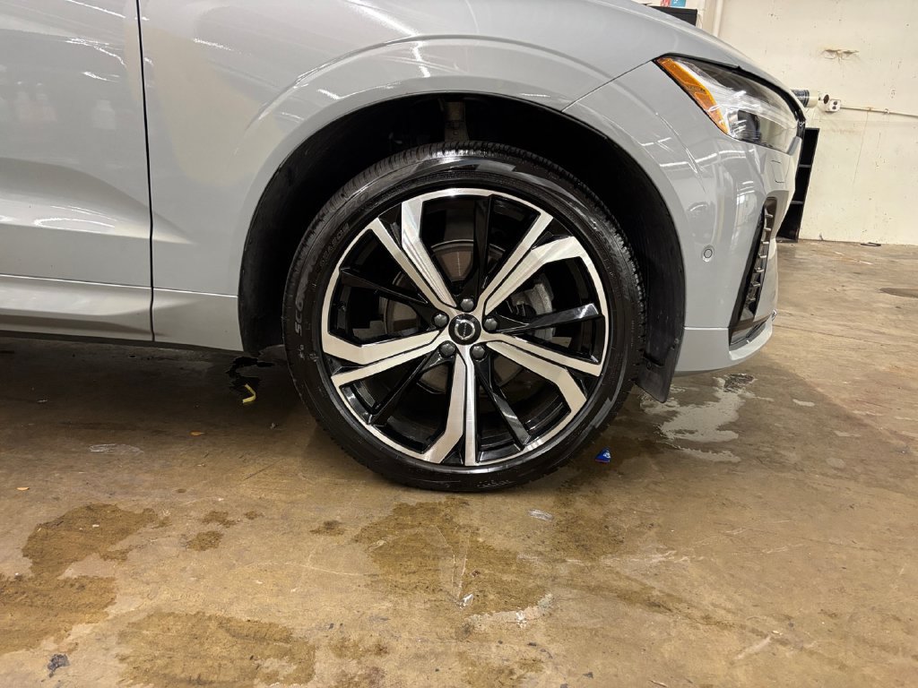 Certified 2024 Volvo XC60 B5 Ultimate w/ Protection Package Premier AWD/4WD image 38