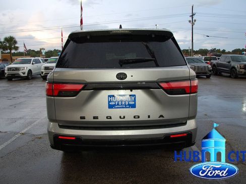 Used 2024 Toyota Sequoia Platinum AWD/4WD image 4