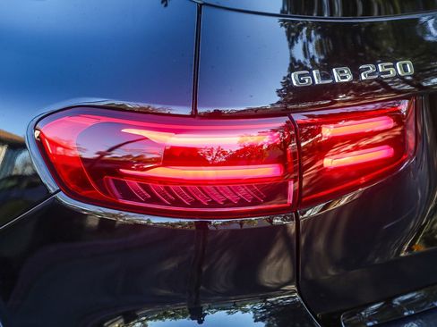 Used 2026 Mercedes-Benz GLB 250 GLB 250 image 8