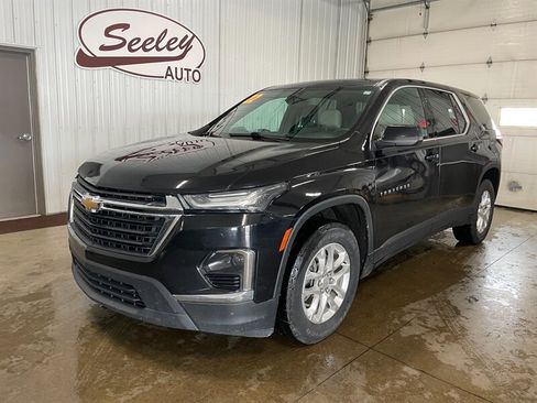 Used 2022 Chevrolet Traverse LS image 3