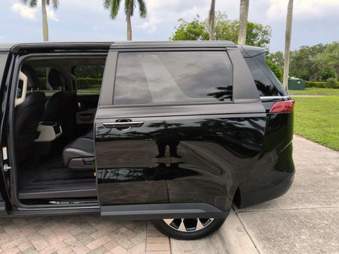 Used 2022 Kia Carnival EX FWD image 34