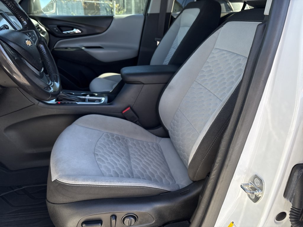 Used 2018 Chevrolet Equinox LT FWD image 16