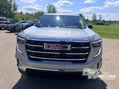 Used 2024 GMC Acadia Elevation w/ Luxury Package AWD/4WD image 3