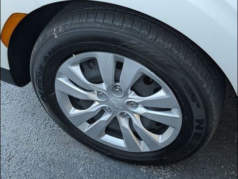 Used 2025 Kia Soul LX image 9