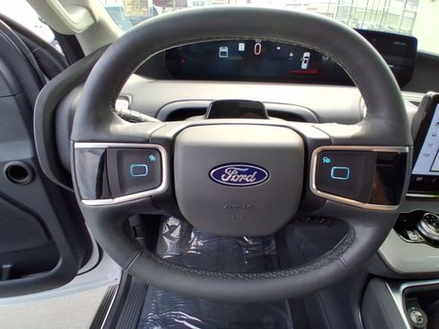 Used 2025 Ford Expedition Active AWD/4WD image 14