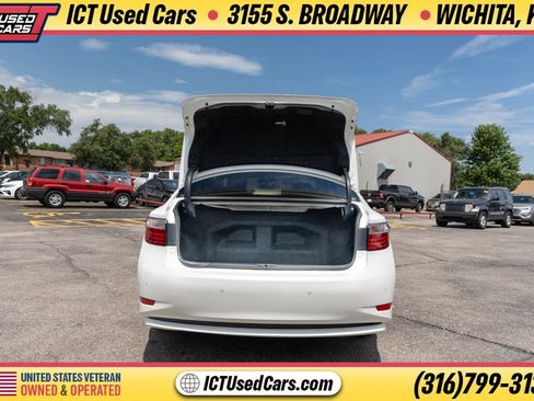Used 2014 Lexus ES 300h w/ Luxury Package w/Bamboo Trim FWD image 5
