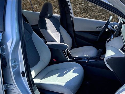 Used 2022 Toyota Corolla LE image 7