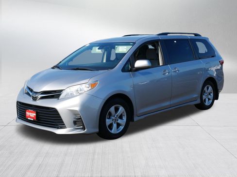 Certified 2018 Toyota Sienna LE FWD image 3