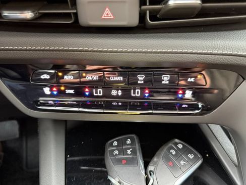 Used 2023 Buick Envision Avenir AWD/4WD image 35