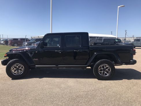 Used 2025 Jeep Gladiator Rubicon AWD/4WD image 5