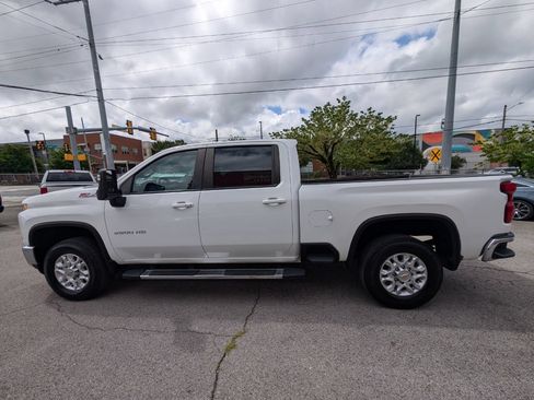 Used 2022 Chevrolet Silverado 2500 LT w/ Convenience Package AWD/4WD image 9
